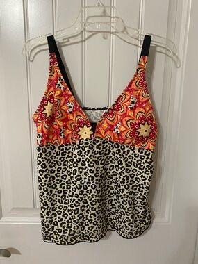 Mixed-Print V-Neck Women’s swim top and bottom in leopard and floral print.